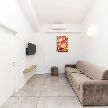 Lukas By Belmont Realty Apartmán