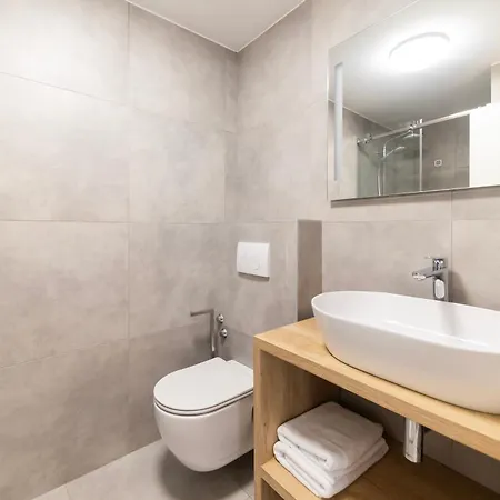 Lukas By Belmont Realty Apartmán *