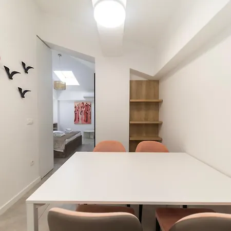 Lukas By Belmont Realty Apartmán