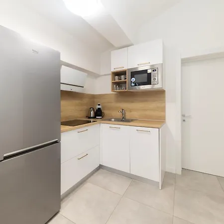 Lukas By Belmont Realty Apartmán