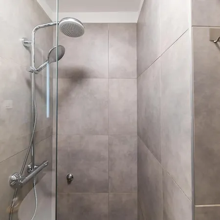Lukas By Belmont Realty Apartmán