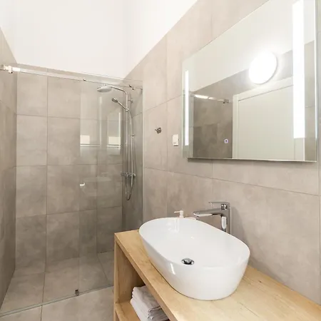 Lukas By Belmont Realty Apartament