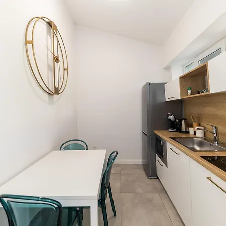 Lukas By Belmont Realty Apartament