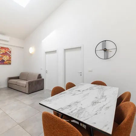 Lukas By Belmont Realty Apartament