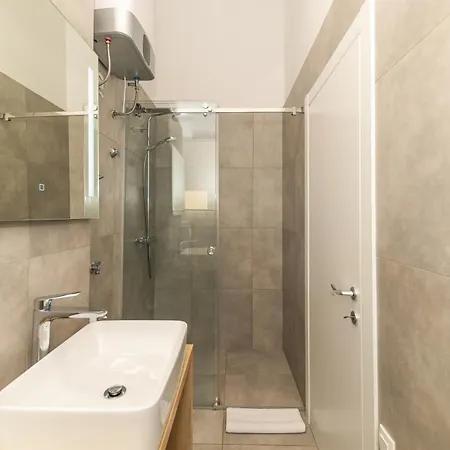 Lukas By Belmont Realty Lejlighed *